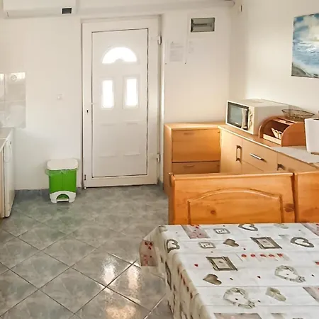 Διαμέρισμα 1 Bedroom Awesome Apartment In Vir Vir