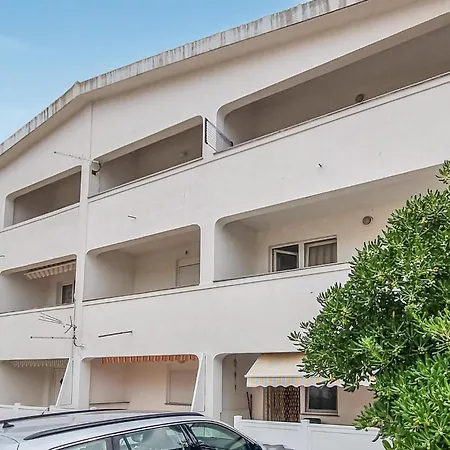 1 Bedroom Awesome Apartment In Vir