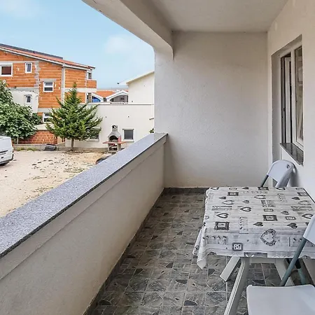 1 Bedroom Awesome Apartment In Vir * Vir